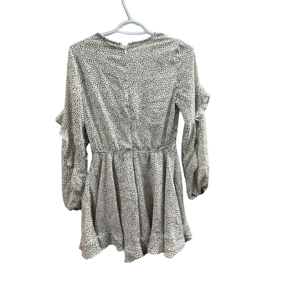 Dynamite Romper

#1153 - Picture 3 of 8